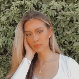 Meet your Posher, Elisa